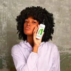 اسپری مو 10 کاره عصاره چای سبز رولون مدل Uniq One