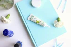 دور چشم سیمپل مدل Soothing Eye Balm