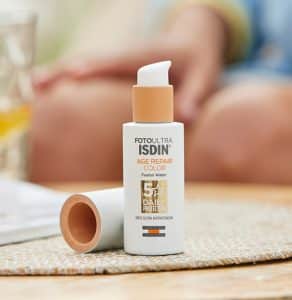 ضد آفتاب رنگی ایزدین Isdin مدل Age Repair Color