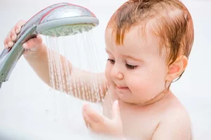 شامپو بچه ناتروفی سر و بدن رایحه موز و آلوئه ورا