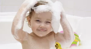 شامپو بچه ناتروفی سر و بدن رایحه بلوبری و آلوئه ورا