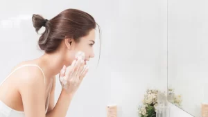 فوم شستشوی نوتروژینا Neutrogena حاوی عصاره زردچوبه حجم 150 میل